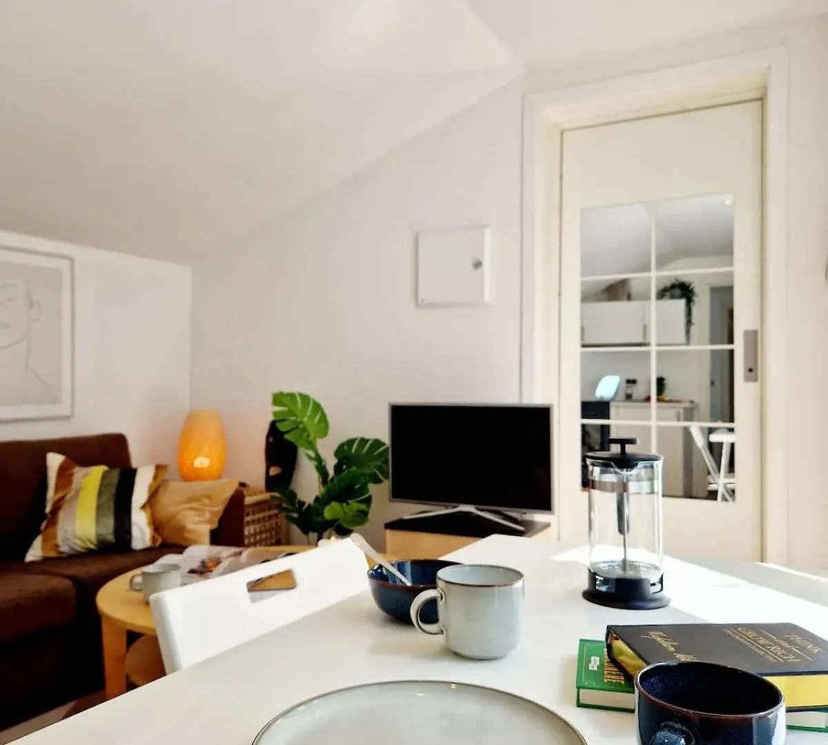 City Center Terrace In Quiet Backyard - Stylish Bergen Holiday home